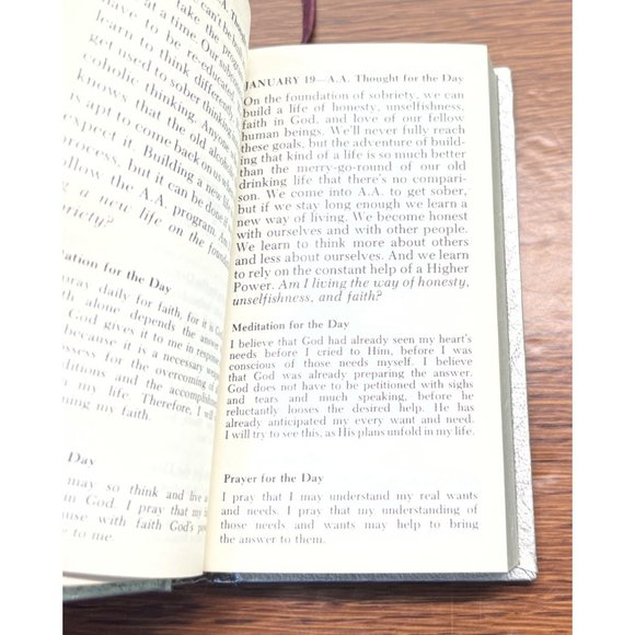 Twenty-Four Hours a Day Alcoholics Anonymous 25th Anniversary Edition 1979 - Picture 4 of 7